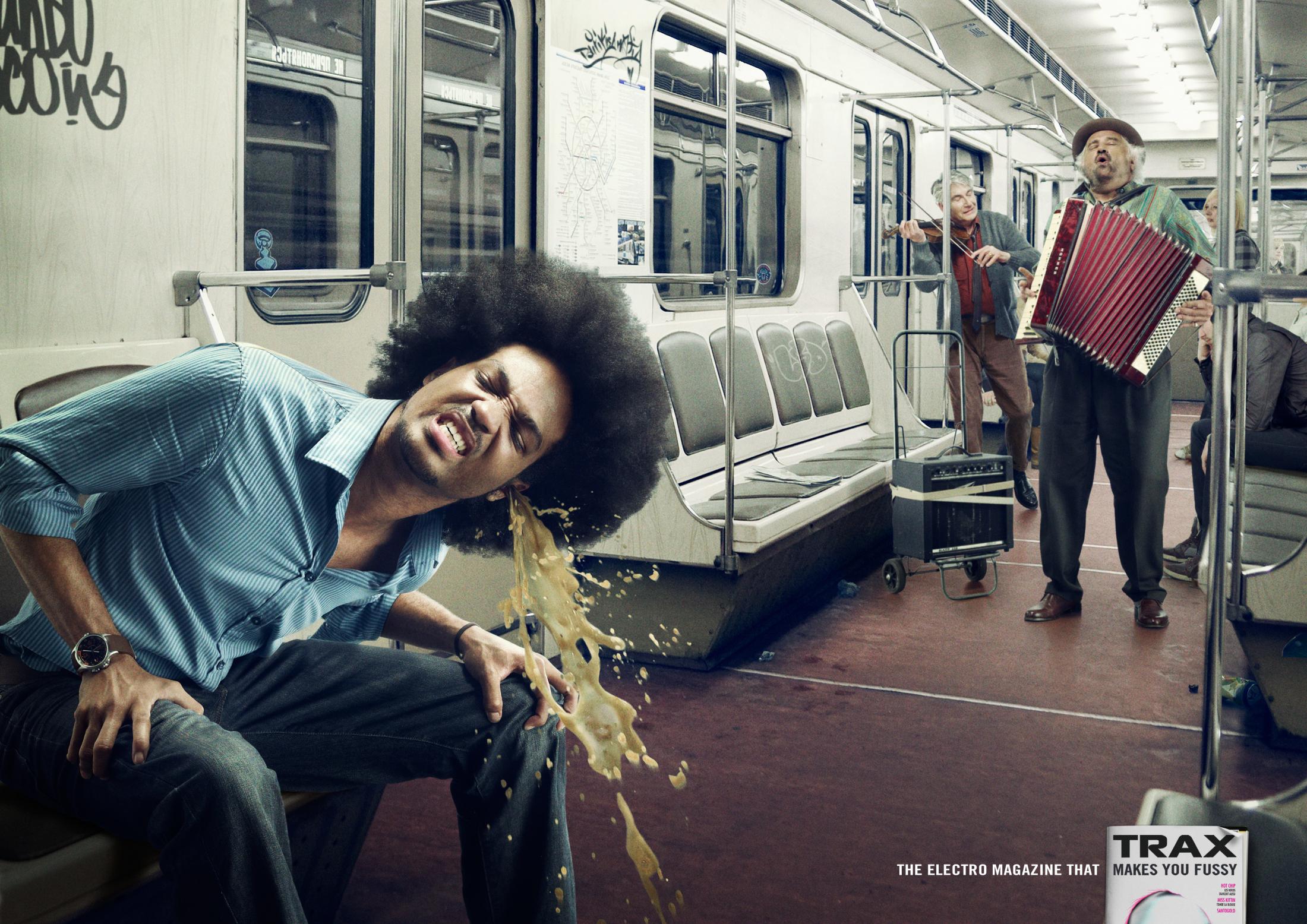 креативная реклама музыкального фестиваля. баннер музыкального магазина. красивая девушка с микрофоном. реклама музыка ли. реклама музыка ли.